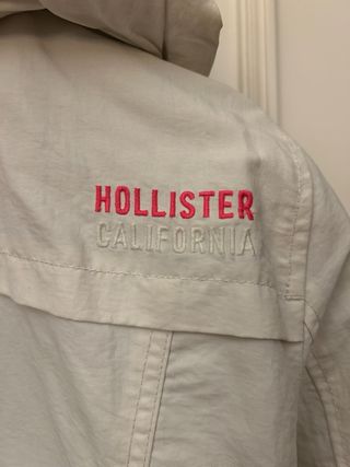 Abrigo Hollister All-Weather blanco y rosa XS
