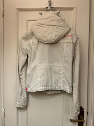 Abrigo Hollister All-Weather blanco y rosa XS