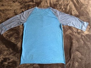 Camiseta Adidas Retro Manga Raglán Azul/Gris.