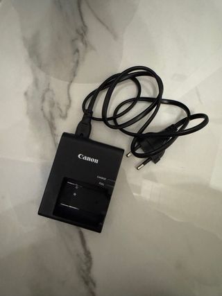 Cámara Canon EOS 2000D Negra