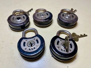 5 candados antiguos hechos en España