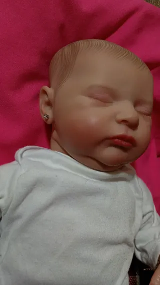 Bebé Reborn con chupete y accesorios