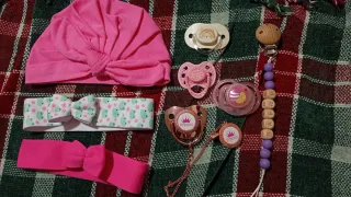 Bebé Reborn con chupete y accesorios