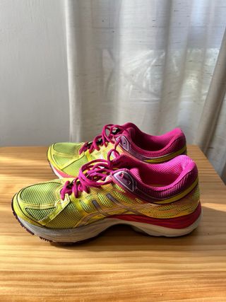 Zapatillas ASICS Talla 40 Poco Uso