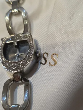 Reloj Guess Cadena Plata