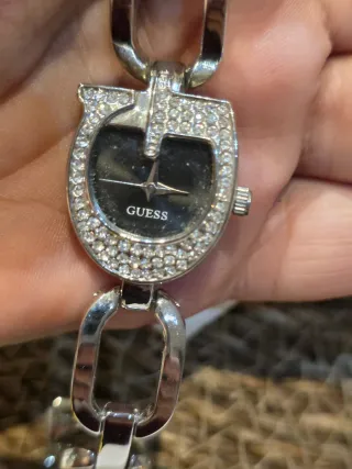 Reloj Guess Cadena Plata