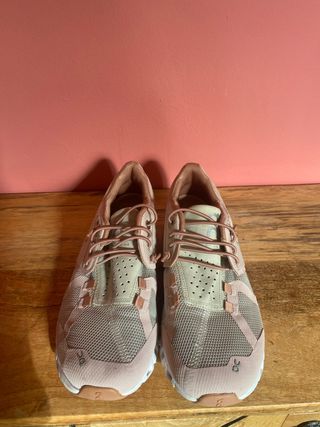 On Running Bambas Beige y Rosa