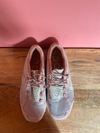 On Running Bambas Beige y Rosa