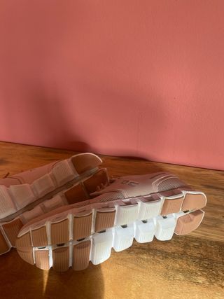 On Running Bambas Beige y Rosa