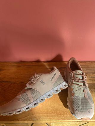 On Running Bambas Beige y Rosa