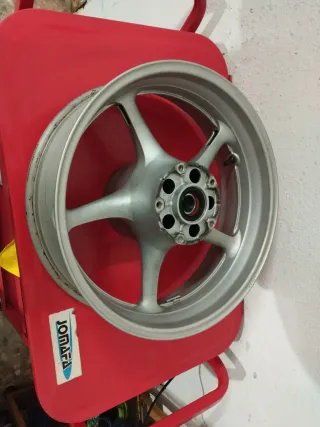 Llanta Yamaha FZ6 Fazer