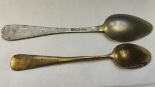 Lote 2 Cucharitas Antiguas, pateada y dorada