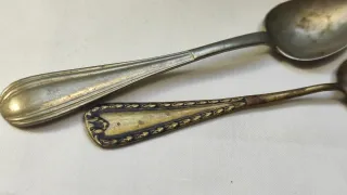 Lote 2 Cucharitas Antiguas, pateada y dorada