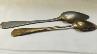 Lote 2 Cucharitas Antiguas, pateada y dorada