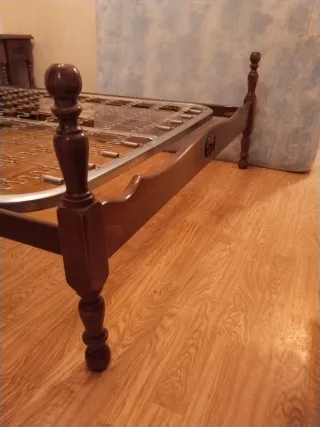 Armario de madera maciza