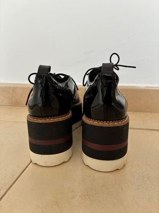 Zapatos Stradivarius charol plataforma negros