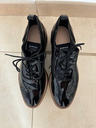 Zapatos Stradivarius charol plataforma negros