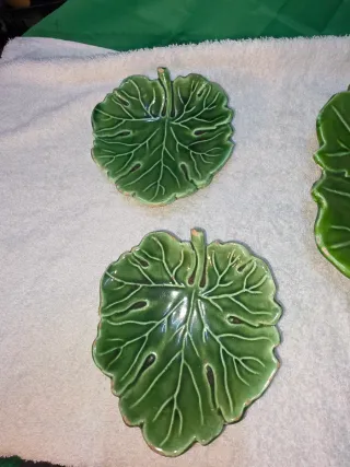 Platos decorativos hoja cerámica verde