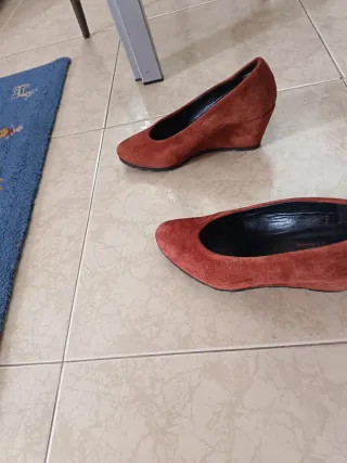 Zapatos de ante con cuña 7 cm