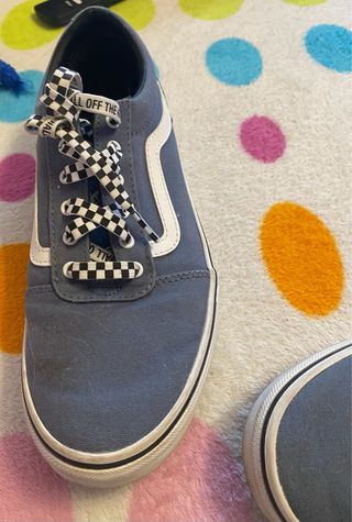 Zapatillas Vans grises con cordones a cuadros