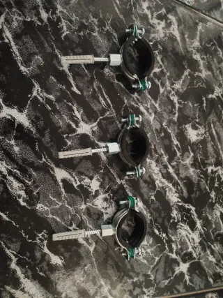 3 Abrazaderas para Tubería con Goma