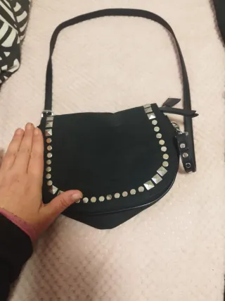 Bolso Parfois negro con tachuelas