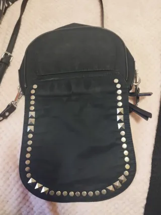 Bolso Parfois negro con tachuelas