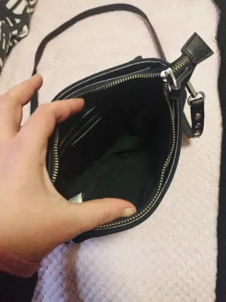 Bolso Parfois negro con tachuelas