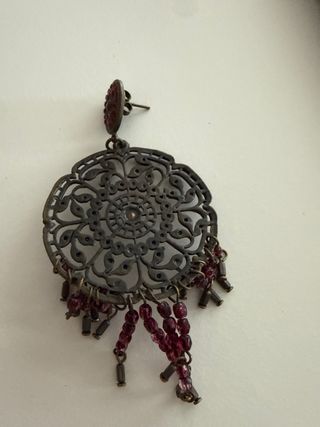 Pendientes bisutería morados y rojos