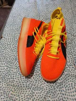 Zapatillas Baloncesto Puma Naranja y Amarillo