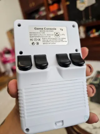 Consola Portátil Blanca Multicolor R36S 2026pro