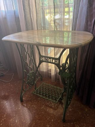 Mesa Singer antigua mármol y metal
