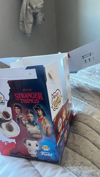 Caja Kinder Joy Stranger Things