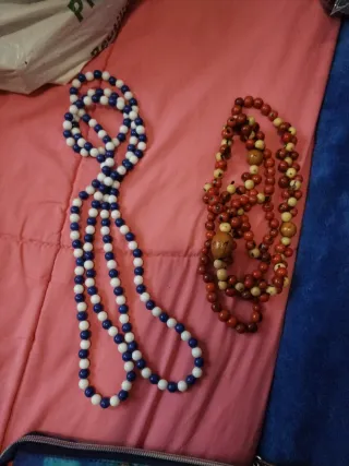 Collane con perline blu e rosse