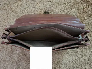 Maletín de piel marrón