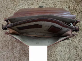 Maletín de piel marrón