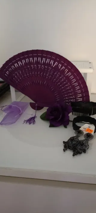 Abanico morado y accesorios