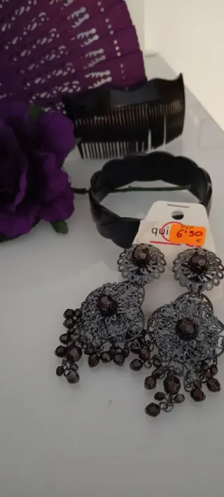 Abanico morado y accesorios