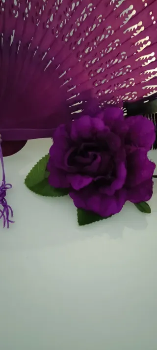 Abanico morado y accesorios