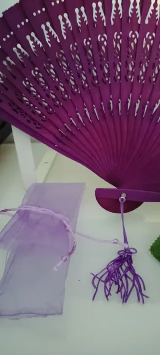 Abanico morado y accesorios