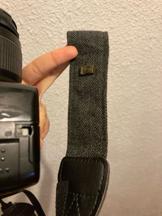 Cámara Canon 1000D con funda y cargador