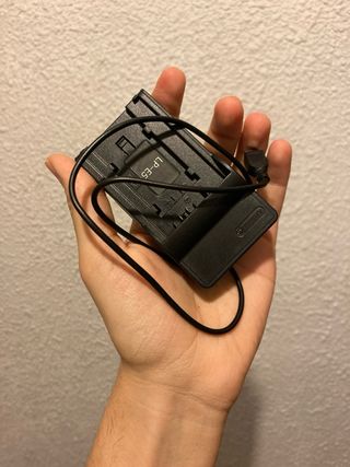 Cámara Canon 1000D con funda y cargador