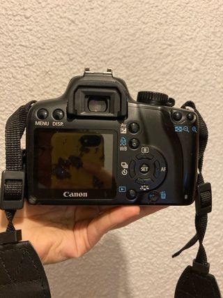 Cámara Canon 1000D con funda y cargador