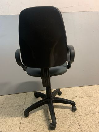 Silla de oficina gris