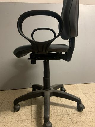 Silla de oficina gris