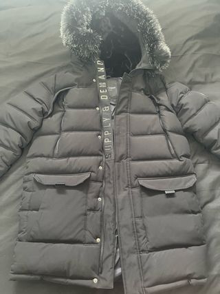 Chaqueta larga Supply & Demand negra