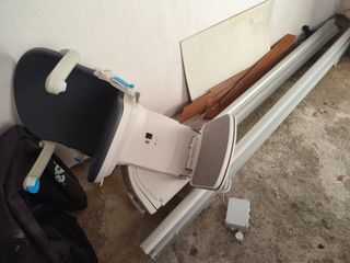 Silla elevadora para escaleras mide casi 5metros