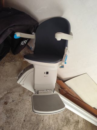 Silla elevadora para escaleras mide casi 5metros