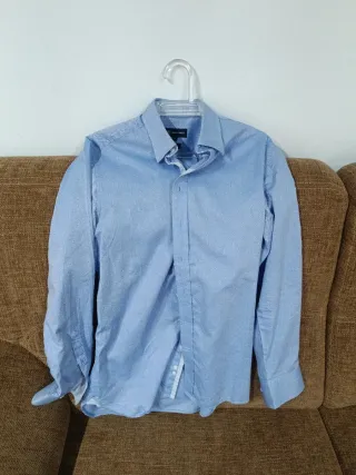 Camisa azul clara de Giovanni Galli.