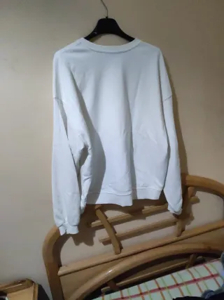 Sudadera Bershka Everything Matters Blanca